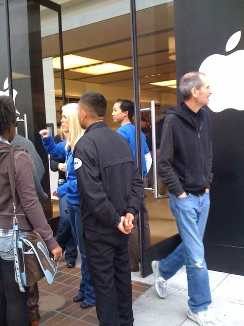 Steve Jobs in Apple Store